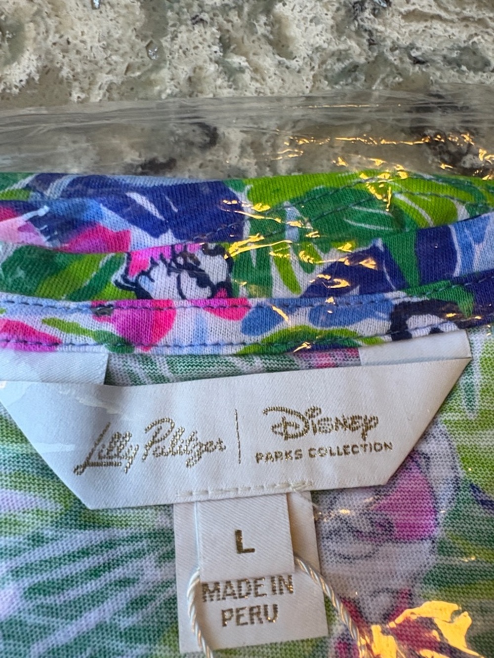 NWT Lilly Pulitzer x Disney VNeck Tee in Resort White Disney Dreamin Size Large - Picture 6 of 8